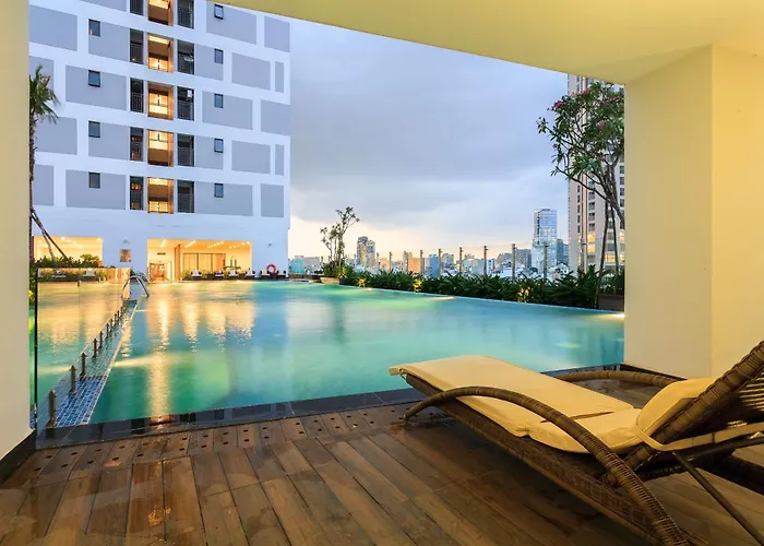 Cbd Rivergate- Infinity Pool Signature